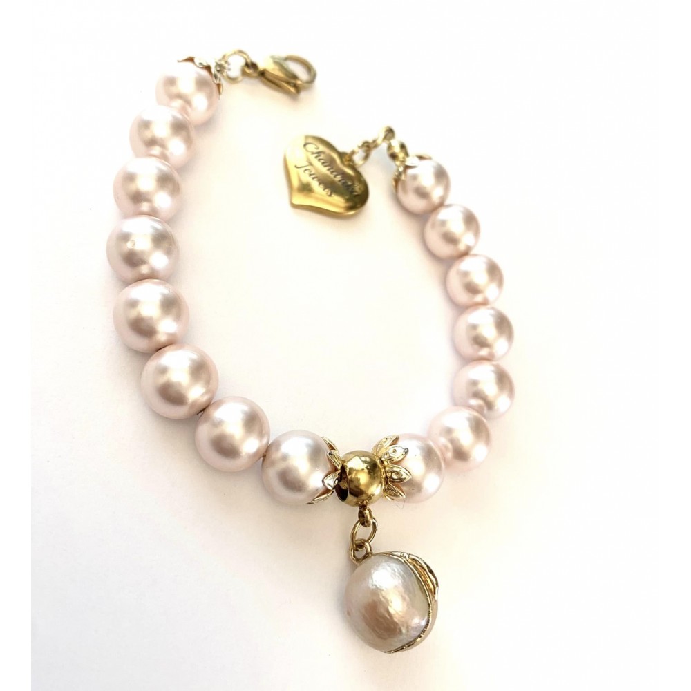 10 mm pink south sea shell pearl bracelet. with pearl. Steel/gold