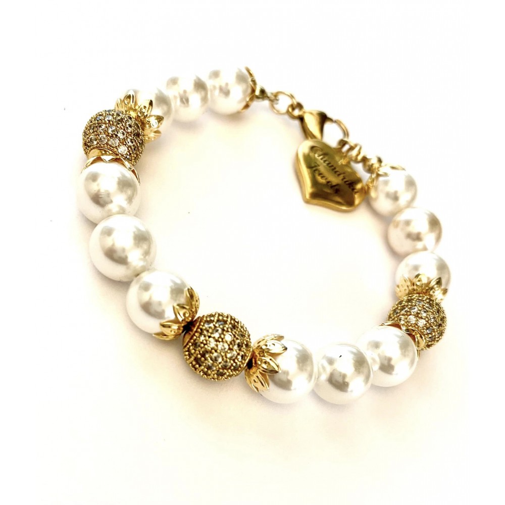 10 mm White south sea shell bracelet with gold balls