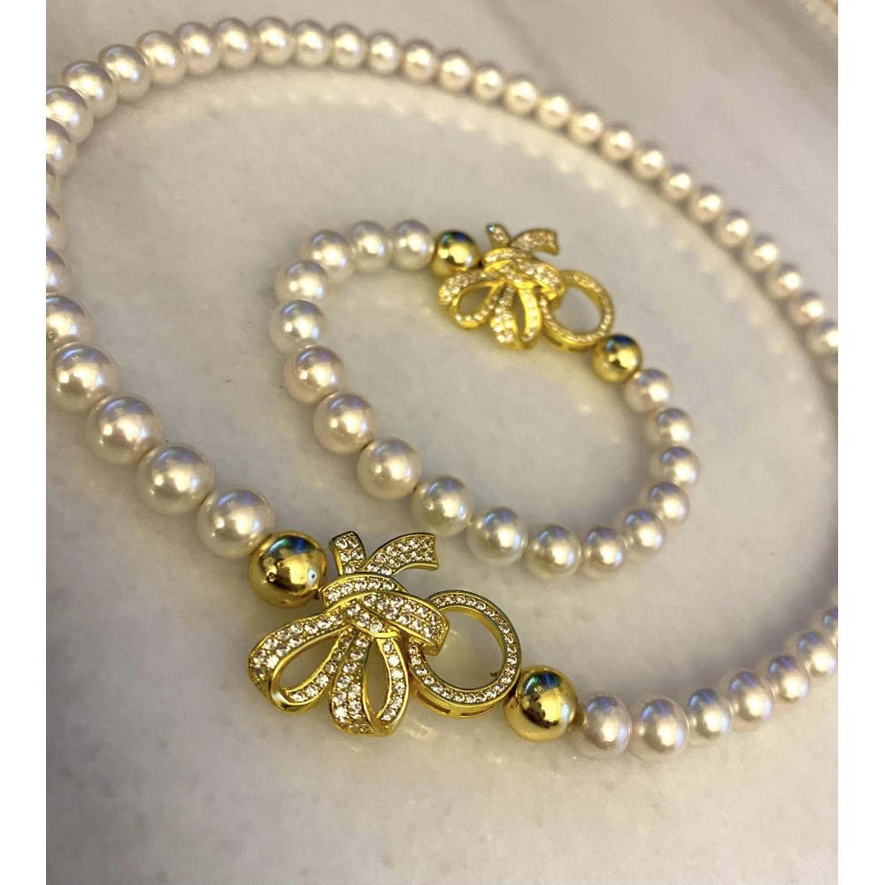 8 mm creme south sea shell pearl chain. With bow closure